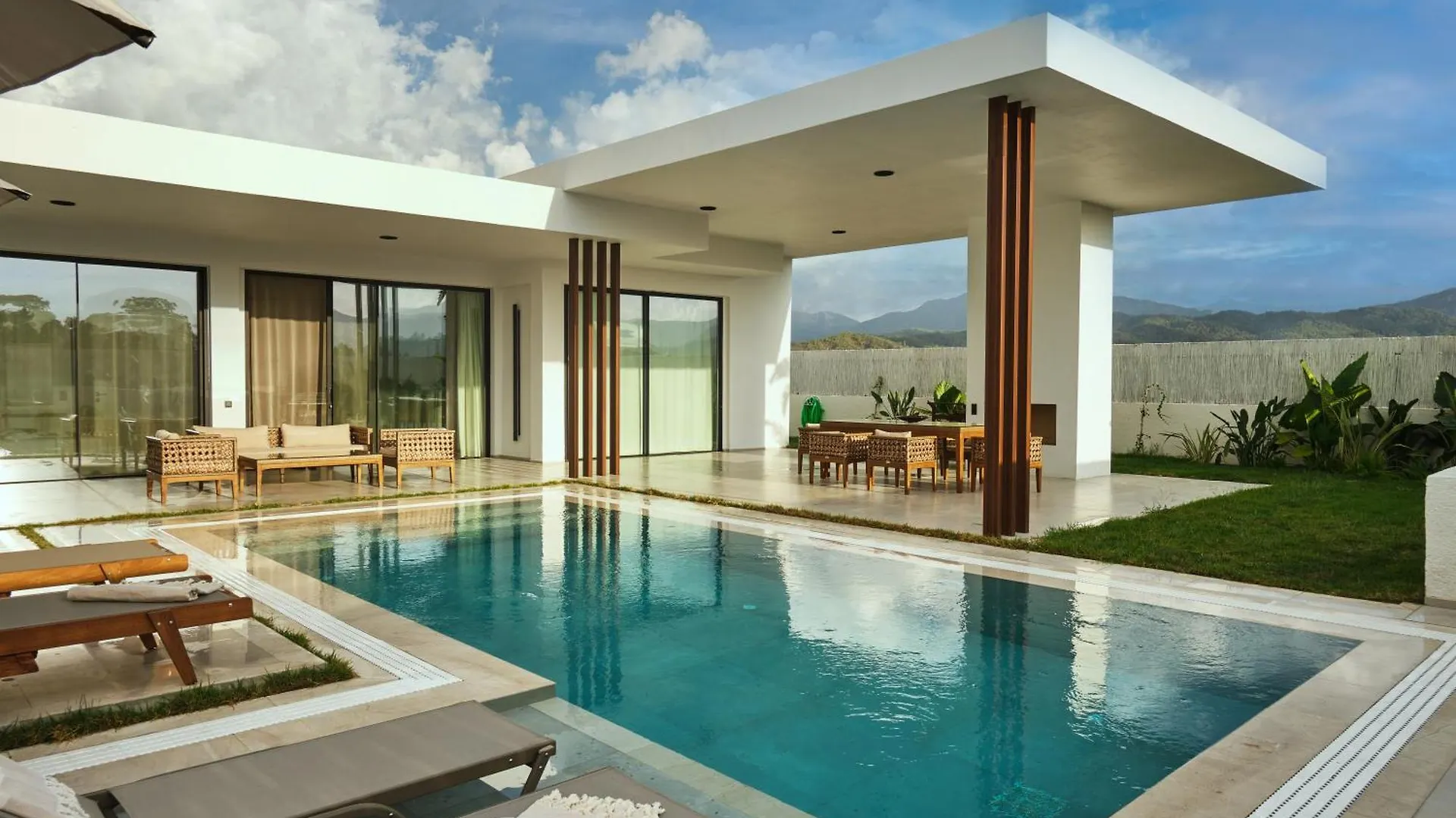 Ashta Suites / Minimal Suite contacts